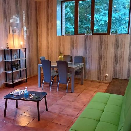 Suite Dans Le Jardin Du Chateau Agonges المظهر الخارجي الصورة