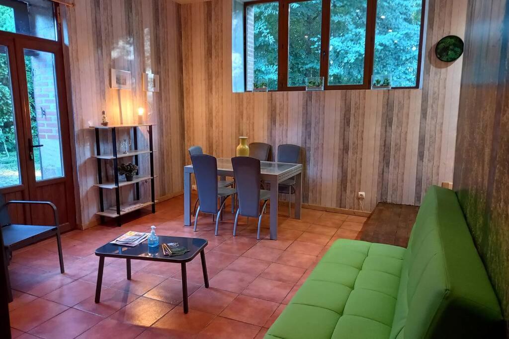 Suite Dans Le Jardin Du Chateau Agonges المظهر الخارجي الصورة