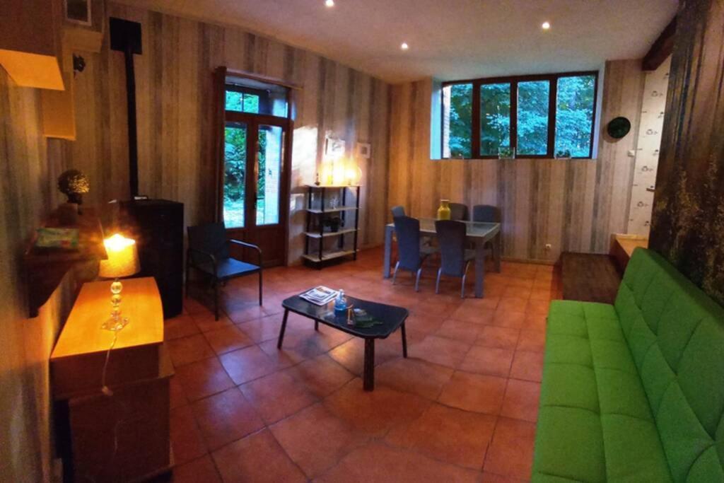 Suite Dans Le Jardin Du Chateau Agonges المظهر الخارجي الصورة